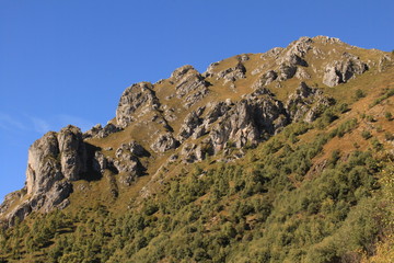 Blick hinauf am Monte Brena (Luganer Alpen, oberhalb von Menaggio)