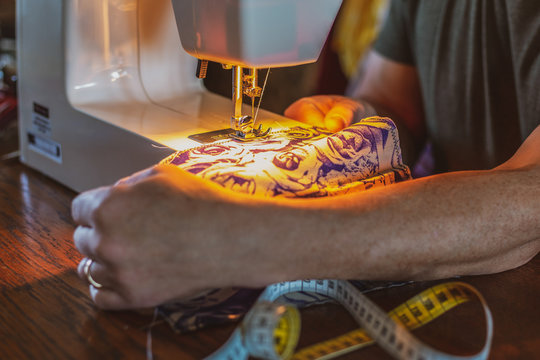 S&ouml;mnad med symaskin