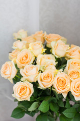 Bouquet of peach roses with garlands