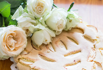 Bouquet of white roses and pie