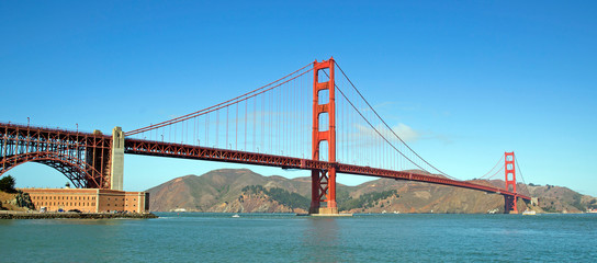 Golden Gate bridge in San Francisco, California - obrazy, fototapety, plakaty
