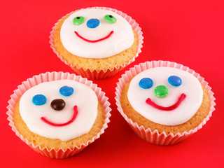 THREE FACE CUPCAKES