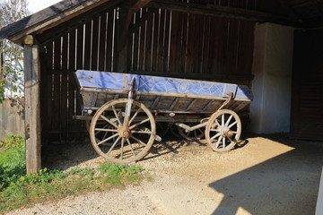 Plakat alte Kutsche auf einem Bauernhof