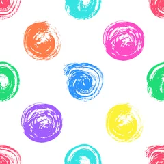 Tapeten Nahtloses Muster mit bunten, runden Pinselstrichen des Regenbogens lokalisiert auf weißem Hintergrund. Handgezeichnete Textur. © InnaPoka