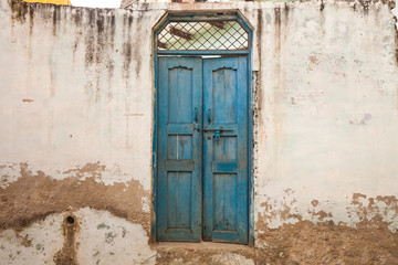 Fototapeta na wymiar old door in house india