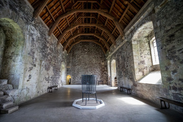 sala principal de antiguo castillo de escocia