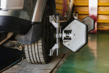Car Steering Wheel Balancer Calibrate with laser reflector attach on each tire to center driving adjust