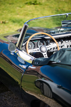 gr&uuml;ner Oldtimer, englisches Auto