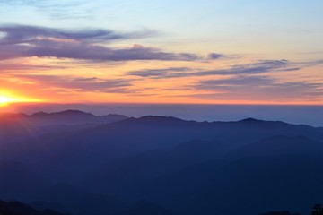Fototapeta na wymiar Beautiful sunrise at Huangshan Yellow mountain in Anhui province, China, Asian landscape