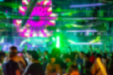 Plakat blurred night club party festival with crowd of people for background
