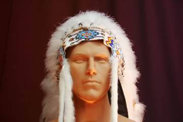 Head decoration on a mannequin
