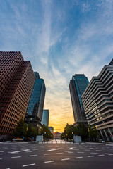 早朝の東京　The sky at daybreak in Marunouchi, Tokyo, Japan