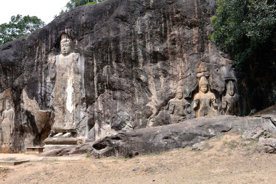Sri Lanka. BUDURUWAGALA Temple. The ruins of Buduruwagala are next to the town of Wellawaya in the south of the island. These statues date from the X century.