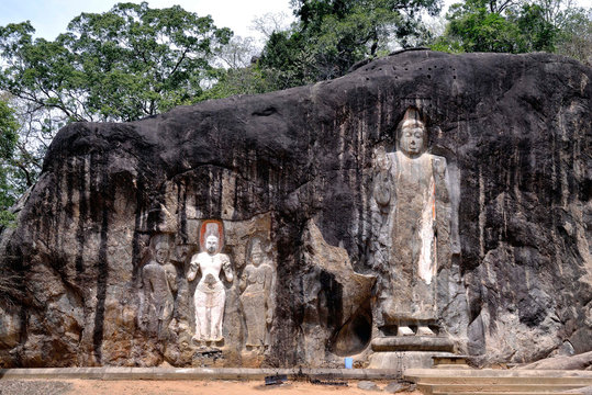 Sri Lanka. BUDURUWAGALA Temple. The ruins of Buduruwagala are next to the town of Wellawaya in the south of the island. These statues date from the X century.