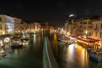 Fototapeta premium Canal Grande From Ponte Di Rialto At Night, Venice Italy
