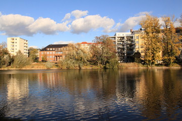 Obraz premium Goldener Oktober am Lietzensee in Berlin-Charlottenburg