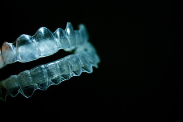 Transparent dental orthodontics to correct dental alignment