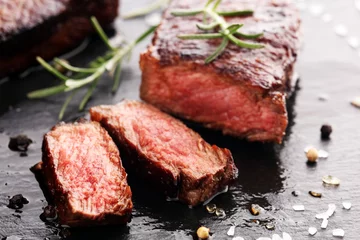 Photo sur Plexiglas Steakhouse Bifteck de faux-filet barbecue ou rumsteck - Steak d& 39 entrecôte Wagyu vieilli à sec