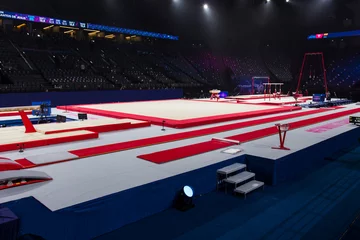 Fotobehang Gymnastiekapparatuur in een arena © polhansen