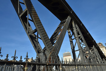 Pont métallique à Paris, France