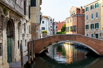 Obraz na płótnie Canvas Bridge over the canal in Venice (Italy)