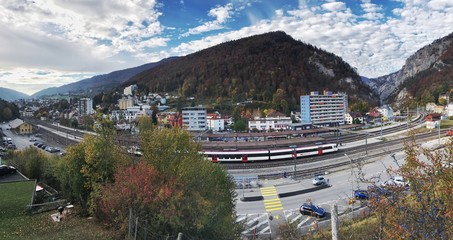 Panorama über Moutier in der Schweiz