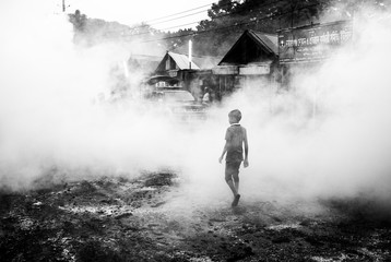 Obraz premium The boy and the smoke