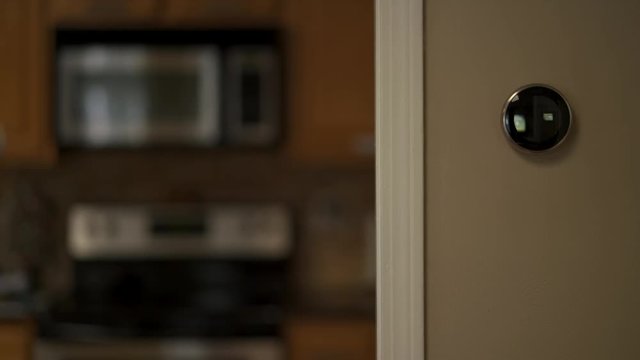 Thermostat temperature set on heat by phone