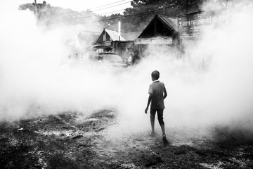 Obraz premium The boy and smoke