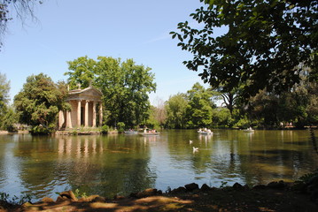 Obraz premium temple in the park