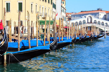 Fototapeta na wymiar batiments et architectures de la ville de Venise en Italie