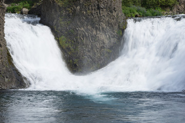 Wasserfall Hjlálparfoss im Þjórsárdalur-Valley / Süd-Island