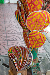 Bunte Fächer zum Verkauf