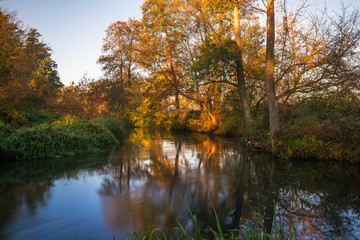 Rzeka Rawka, Jesienny świt nad rzeką © Piotr Szpakowski