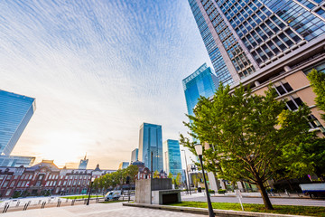 早朝の東京駅　The sky at daybreak in Marunouchi, Tokyo, Japan