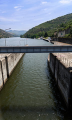 Obraz premium Access canal to the lock of the Regua Dam