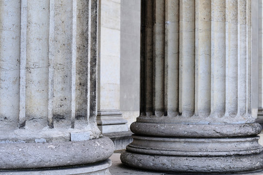 bases of ionic columns with tapered shafts