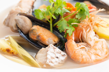 Tom Yum goong nam sai - Seafood Thai soup