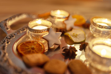 romantische Tischdekoration im Advent
