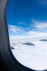 Fototapeta na wymiar Blick aus dem Flugzeug