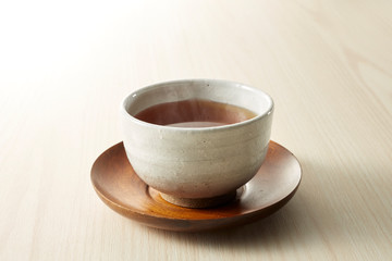 暖かいほうじ茶 (roasted green tea)