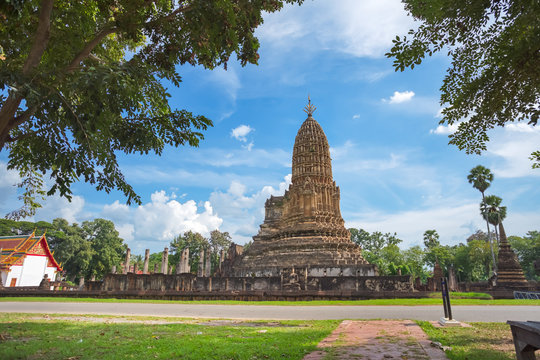 Wat Phra Si Ratana Mahathat in Si Satchanalai Historical Park