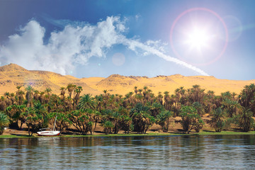Gestrandetes Schiff auf dem Nil in Ägypten - obrazy, fototapety, plakaty