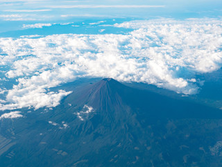 Fototapeta na wymiar 富士山上空
