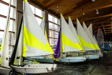 barcos veleros de competición bajo techo   © marcantabrico