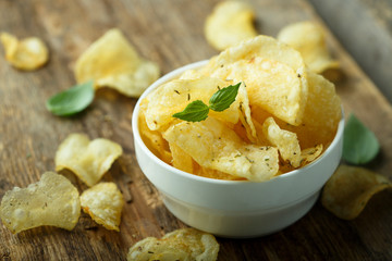 Crispy potato chips