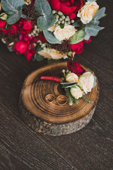 Bouquet with red and beige flowers on the table 1565.