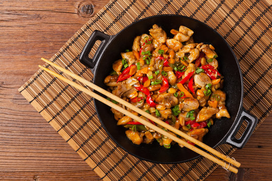 Chicken kung pao. Fried chicken pieces with peanuts and peppers.