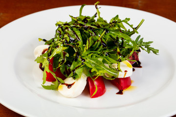 Salad with mozzarella and rucola