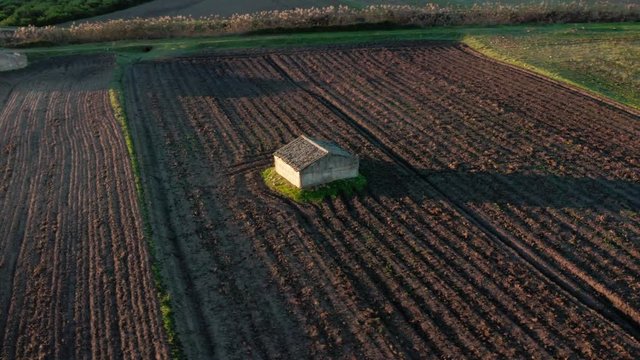 Piccola vecchia casa di campagna